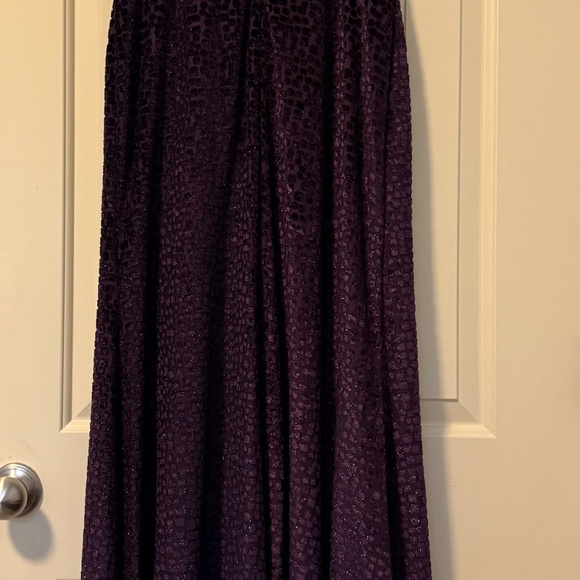 Nightway Women's Long Velvet‎ Mock Wrap Dress W/Sheer V Inset & Side Slit Size 8 - Picture 4 of 14